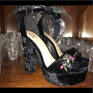 Show stopping, attention getting, classy, sexy 👠